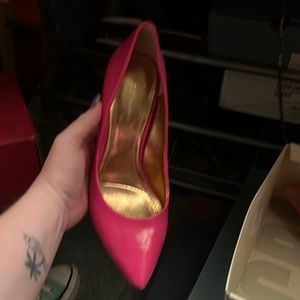 BCBG generation size 8 pink heels